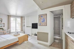 15842 Addison Rd in Addison, TX - Building Photo