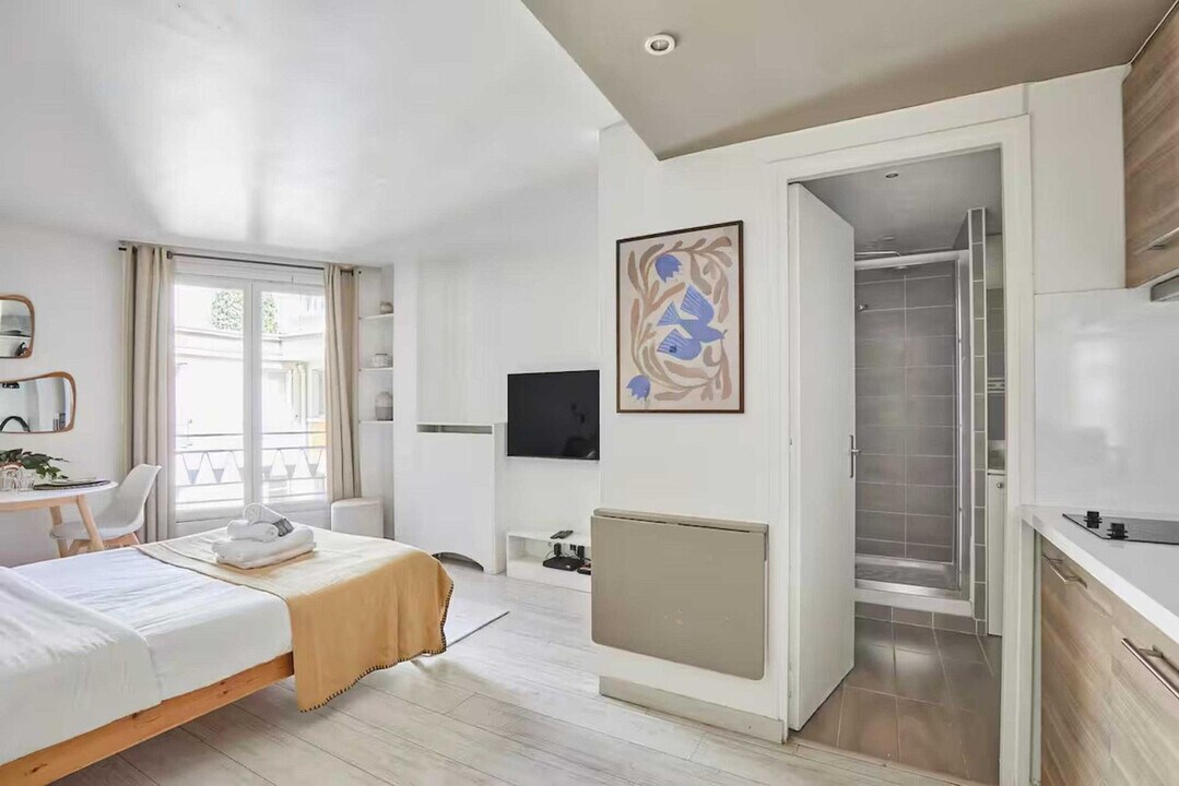 15842 Addison Rd in Addison, TX - Building Photo