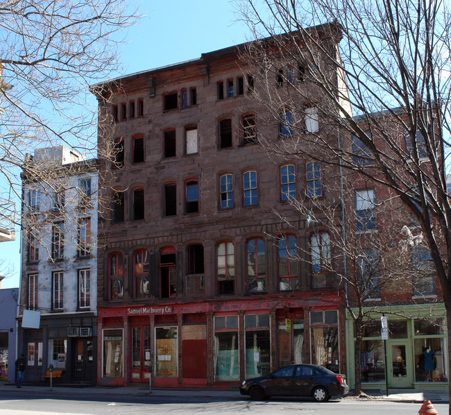 135 N 3rd St in Philadelphia, PA - Foto de edificio - Building Photo