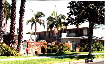 1803 W Sumac Ln in Anaheim, CA - Building Photo - Building Photo