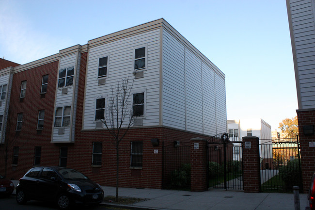 Stadium Court in Bronx, NY - Building Photo - Building Photo