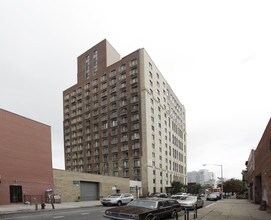 330 Wythe Ave in Brooklyn, NY - Foto de edificio - Building Photo