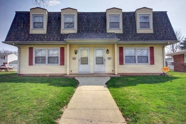 1010 Crescent Dr in Champaign, IL - Building Photo - Building Photo