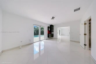 850 N Venetian Dr in Miami Beach, FL - Building Photo - Building Photo