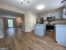 6368 Michael Robert Dr in Springfield, VA - Building Photo