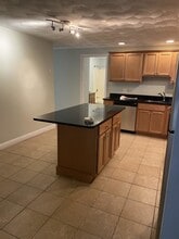 3 Hill Ct, Unit B-J in Stoneham, MA - Building Photo - Building Photo