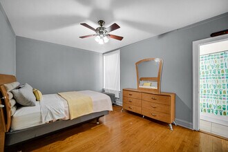 7428 S Bennett Ave in Chicago, IL - Building Photo - Building Photo
