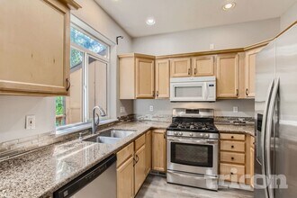 7535 SW Onnaf Ct in Tigard, OR - Foto de edificio - Building Photo