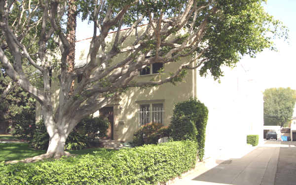 1342-1346 1/2 N Hayworth Ave in West Hollywood, CA - Building Photo