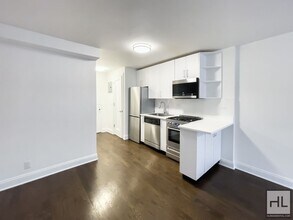 EAST 56 STREET in New York, NY - Foto de edificio - Building Photo