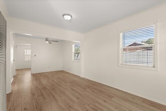 2907 E Sawyer St, Unit A in Long Beach, CA - Building Photo - Building Photo