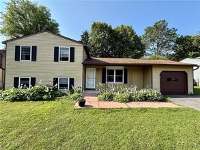 8339 Zenith Dr in Baldwinsville, NY - Building Photo - Building Photo