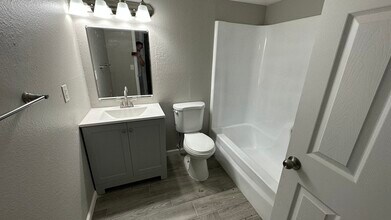 2808 N 46th Ave in Phoenix, AZ - Building Photo - Building Photo