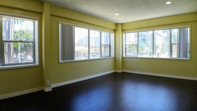 105 Atlantic Ave-Unit -01 in Long Beach, CA - Foto de edificio - Building Photo