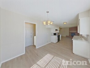 1012 Wembley Rd in Arlington, TX - Foto de edificio - Building Photo