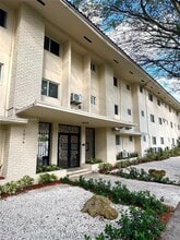 1014 Salzedo St in Coral Gables, FL - Building Photo - Building Photo