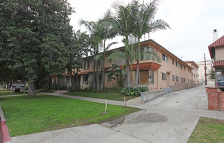 1745 N Winona Blvd Apartamentos