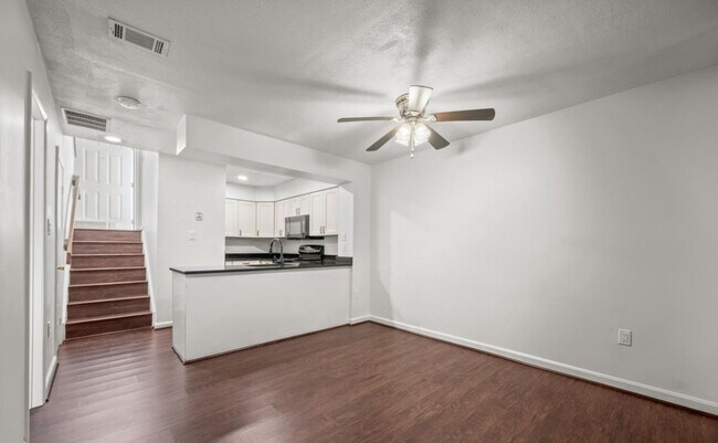 18120 Windsor Hill Dr, Unit 106 in Olney, MD - Building Photo - Building Photo