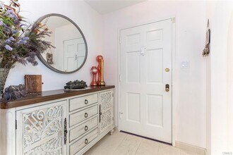 2313 Hollister Ter in Glendale, CA - Foto de edificio - Building Photo