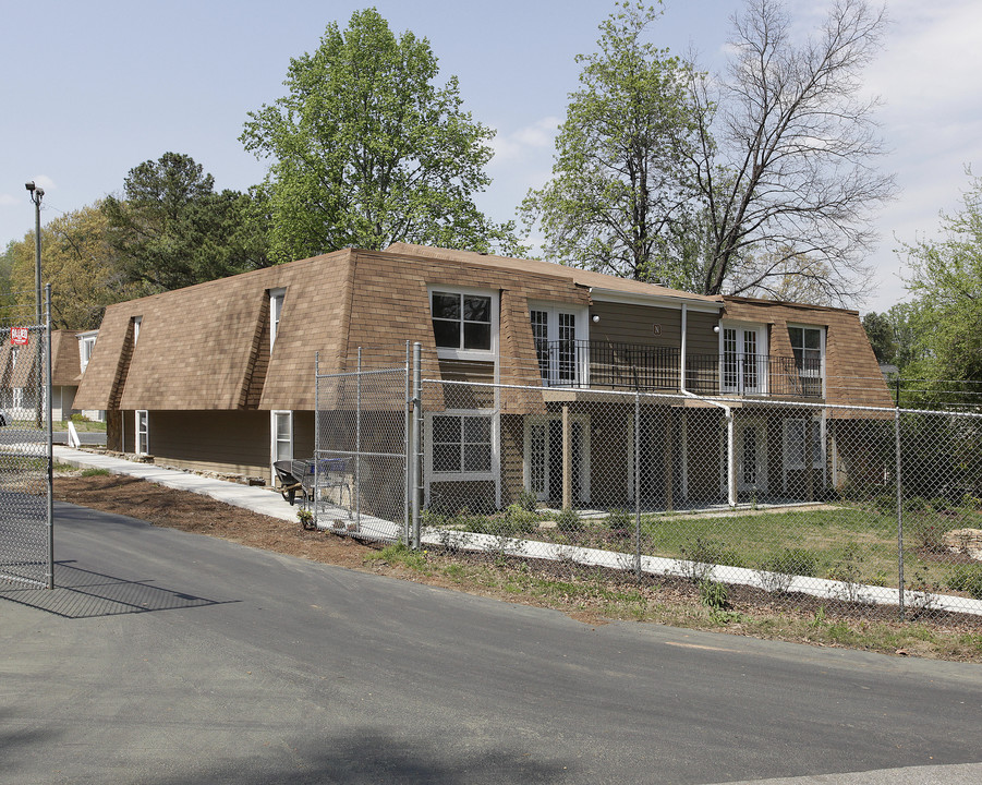 New Village Apartments in Atlanta, GA - Building Photo