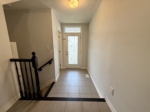 270 Atima Cir in Ottawa, ON - Building Photo - Building Photo