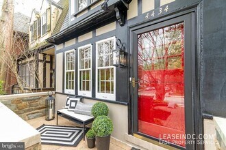 4434 Reservoir Rd NW in Washington, DC - Building Photo - Building Photo