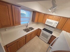 10905 126th Ave N in Largo, FL - Building Photo - Building Photo