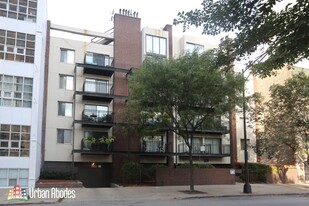 1220 N La Salle Dr, Unit M02B Apartments