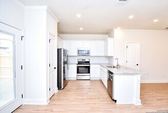 10314 Candlewood Wy in San Antonio, TX - Building Photo - Building Photo