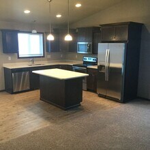 805 Albert Dr W in West Fargo, ND - Building Photo - Building Photo