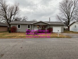 929 Wood Street in Mt Vernon, MO - Building Photo