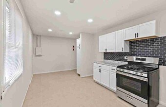 583 Andover St in Chicago Heights, IL - Building Photo - Building Photo