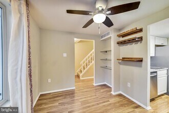 6510 Overheart Ln in Columbia, MD - Foto de edificio - Building Photo