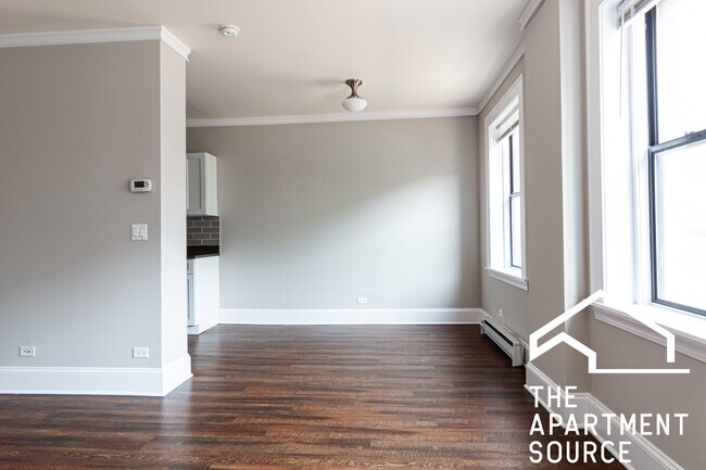 817 W Lakeside Pl in Chicago, IL - Building Photo - Building Photo