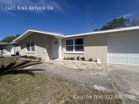 7401 King Arthur Dr in Port Richey, FL - Building Photo
