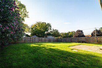 649 Kayloc Cir in Webster, NY - Building Photo - Building Photo