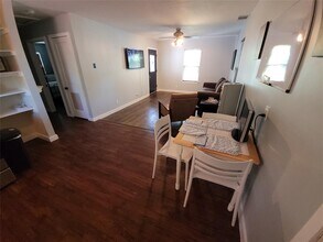 206 W 55th 1/2 St in Austin, TX - Building Photo - Building Photo