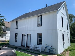 1304 Sycamore St in Dallas Center, IA - Building Photo - Building Photo