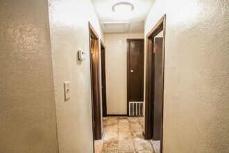 511 Jamaica Dr in San Antonio, TX - Building Photo - Building Photo