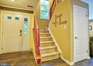 111 Honey Locust Ct in Collegeville, PA - Foto de edificio - Building Photo