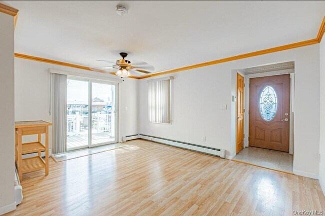 97 N Ocean Ave in Islip, NY - Building Photo - Building Photo