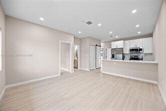 630 NE 166th St in Miami, FL - Building Photo - Building Photo