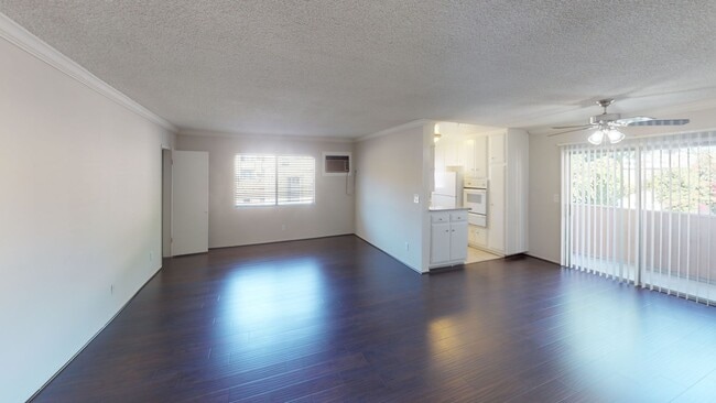 Hayworth Apartments in West Hollywood, CA - Foto de edificio - Building Photo