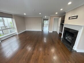 621 Diamond Pointe Dr in Mundelein, IL - Foto de edificio - Building Photo