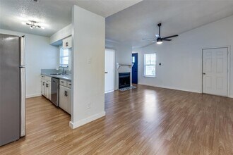 7202 Carver Ave in Austin, TX - Building Photo - Building Photo