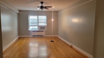 61-41 Saunders St, Unit B25 in Queens, NY - Building Photo