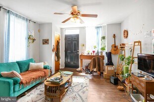 2220 Almond St in Philadelphia, PA - Building Photo