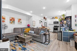 2400 Germantown Ave in Philadelphia, PA - Building Photo