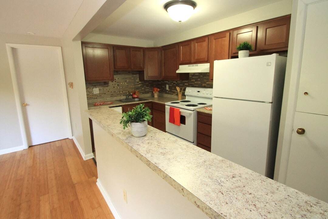 Apartments at Logan Station in Bethel Park, PA - Foto de edificio