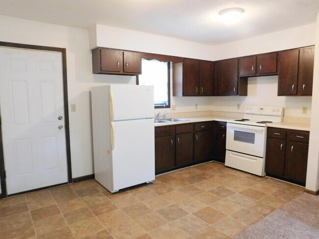 702 W 12th St-Unit -1 in Junction City, KS - Building Photo - Building Photo